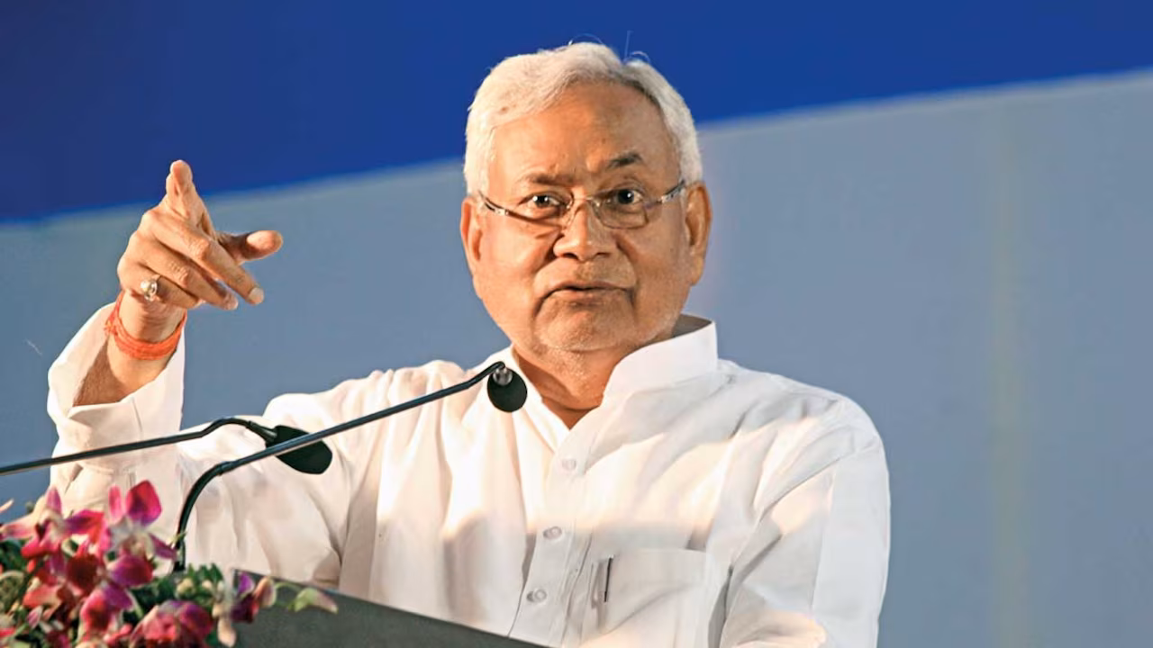 बिहार के लिए मुख्यमंत्री नीतीश कुमार ने लिए अहम फैसला, वैध आर्म्स लाइसेंस रखने को दी मंजूरी