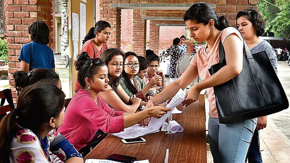 दिल्ली यूनिवर्सिटी में 62,565 छात्रों ने कराया दाखिला, 12,000 सीटें अब भी खाली